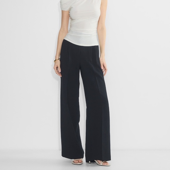 Aritzia Pants - NWT The Effortless Pant™ Wider - Crepette, Black